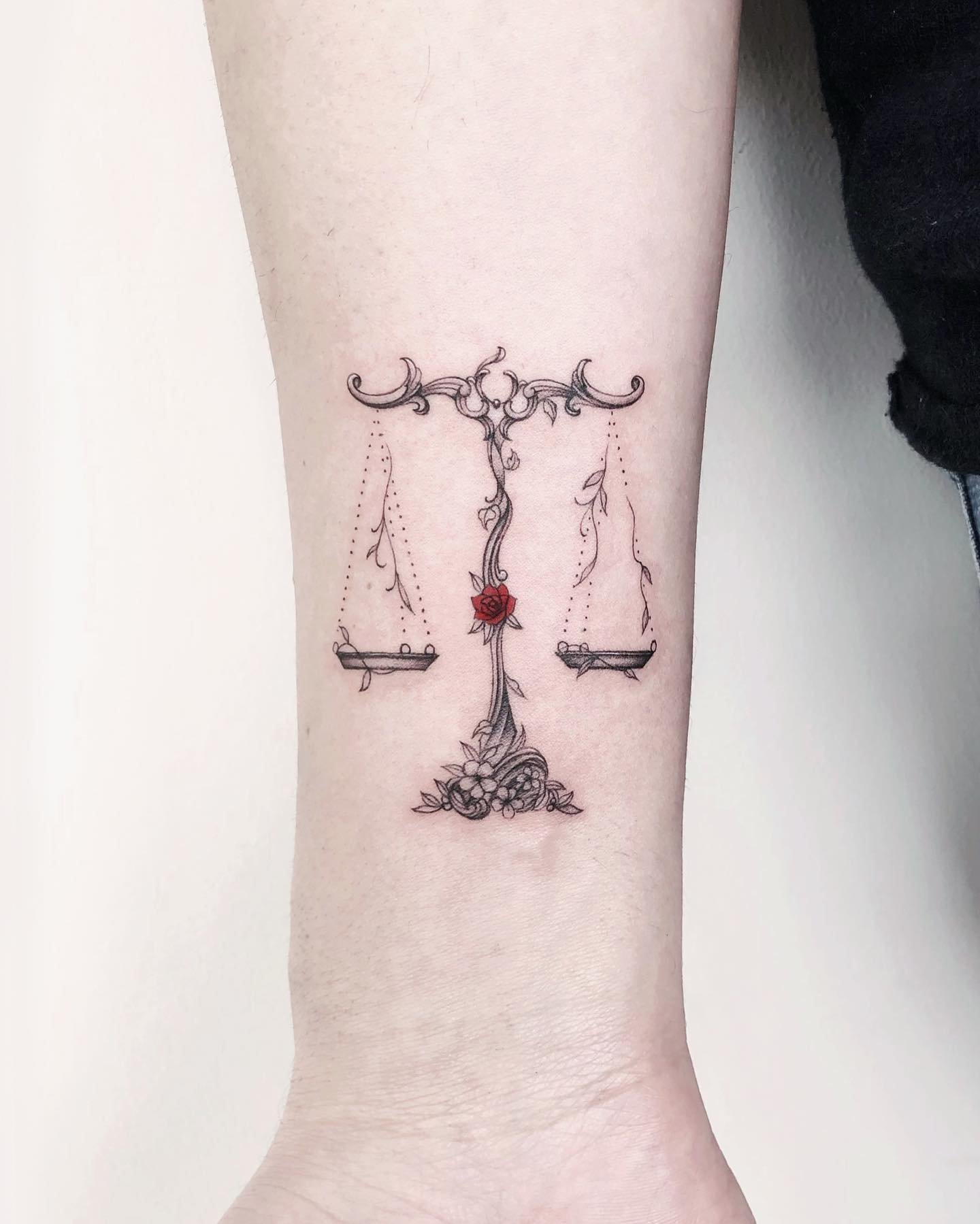 Tattoo Mit Dem Tierkreiszeichen Waage Symbolik Optimale Platzierung