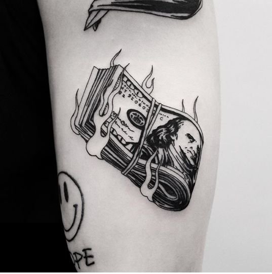 27+ Schöne Geld Tattoos für Männer und Frauen Bedeutung & Vorlagen