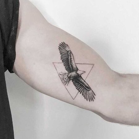 Adler Tattoo: Von Macht und Stärke bis zur Freiheit - die verschiedenen Bedeutungen Adler Tattoo: Von Macht und Stärke bis zur Freiheit - die verschiedenen Bedeutungen