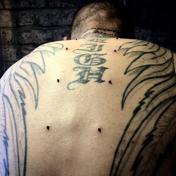 Rückenpiercing