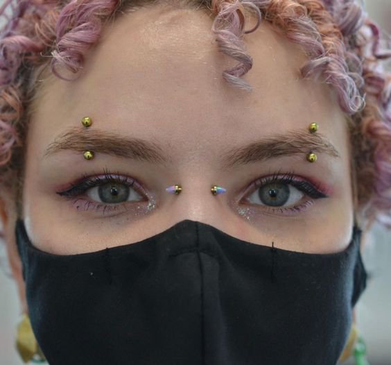 21 Fotos von Augenbrauen piercings Anleitung zur Pflege & Klassifizierung von Schmuckstücken