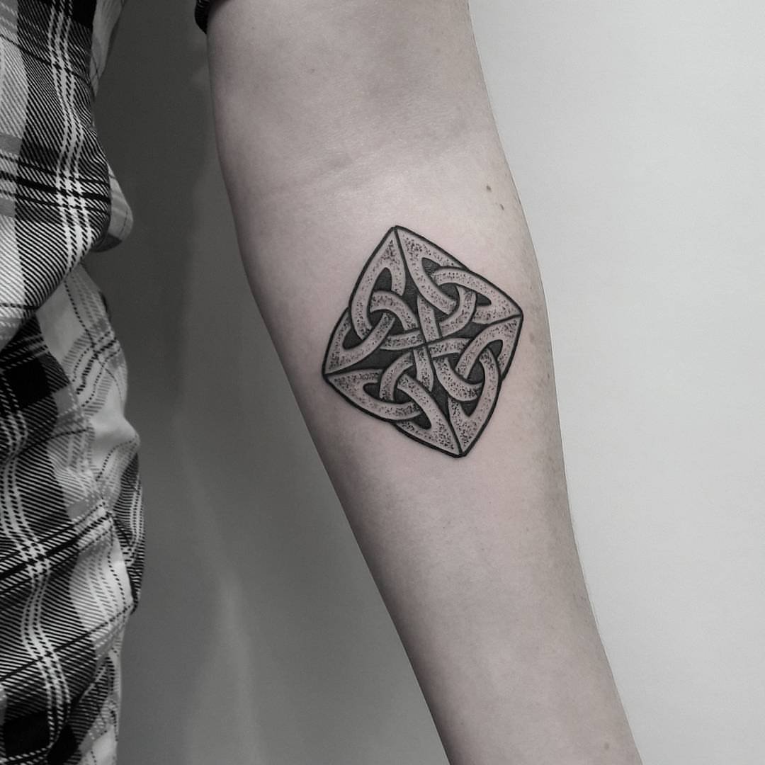 27+ Keltische TattoosIdeen Für Frauen und Männer & Vorlagen