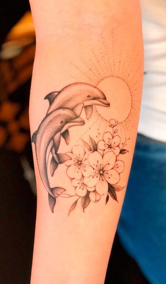 27+ Schöne Delfin Tattoos für Männer und Frauen: Bedeutung & Vorlagen