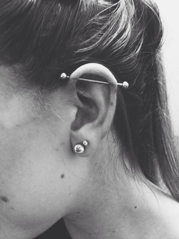 Ohrknorpel piercing Welches Ohr Piercing ist das schmerzhafteste VeAn Germany