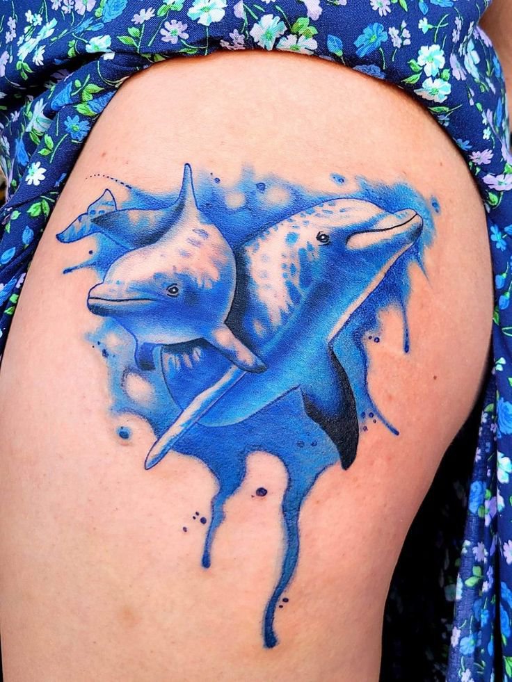 27+ Schöne Delfin Tattoos für Männer und Frauen: Bedeutung & Vorlagen