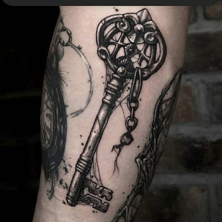 27+ Schlüssel Tattoos für Männer und Frauen Bedeutung & VorlagenIdeen