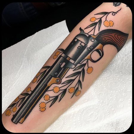 Colt Revolver Tattoo Zeichnung