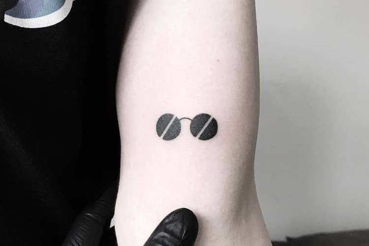 Tattoo Skizze Brille
