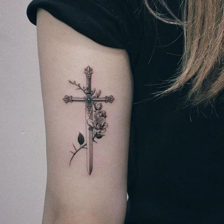 Die spirituelle Bedeutung von Schwert-Tattoos: Weisheit und Gerechtigkeit Die spirituelle Bedeutung von Schwert-Tattoos: Weisheit und Gerechtigkeit