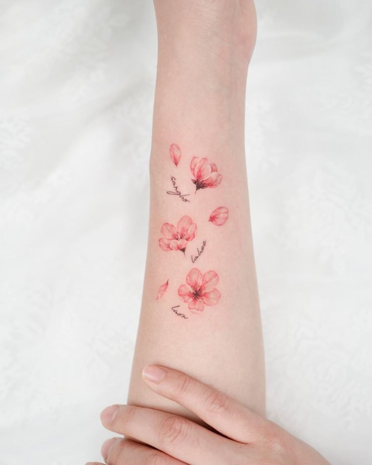 27+ Blumen TattooIdeen Vorlagen & Bedeutung & Für Männer und Frauen