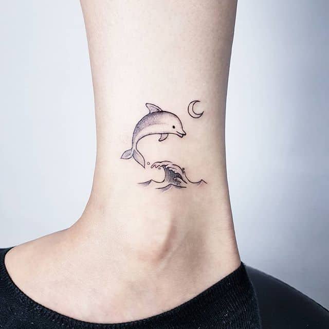27+ Schöne Delfin Tattoos für Männer und Frauen: Bedeutung & Vorlagen