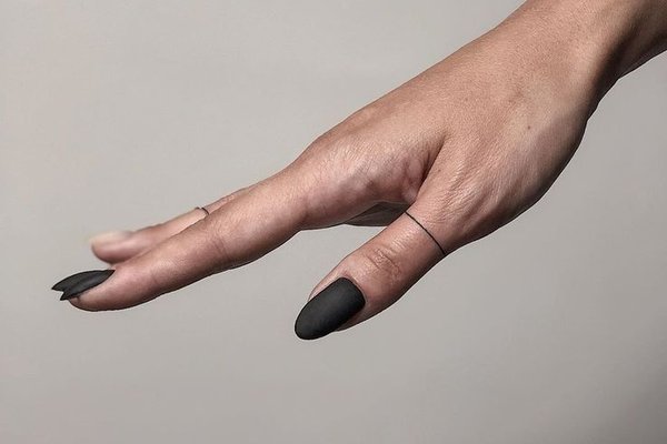 Minimalistische Ringe als Tattoos