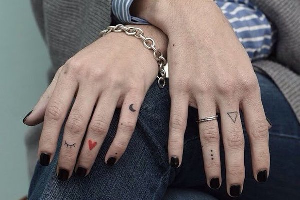 Minimalistische Ringe als Tattoos