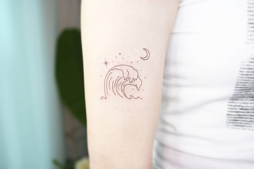 25+ Beste Wellen TattooDesigns für Männer und Frauen Bedeutung