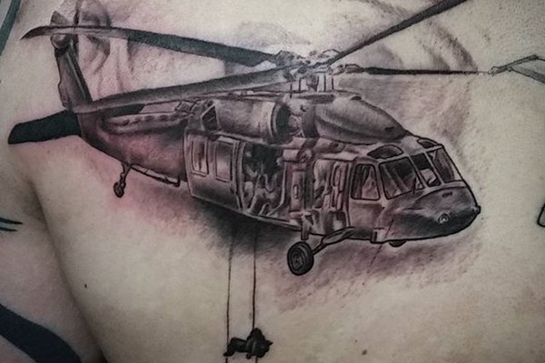Hubschrauber-Tattoo