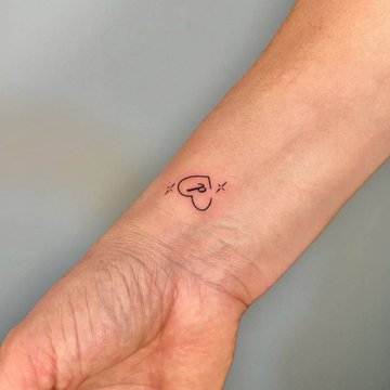 Tattoo Buchstabe mit Herz