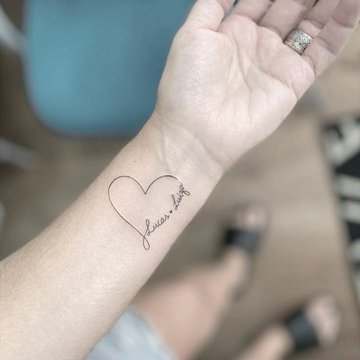 Tattoo Buchstabe mit Herz