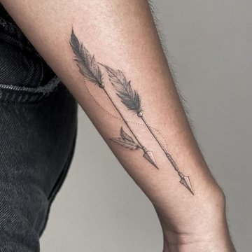 Dotwork-Stil Tattoo am Handgelenk