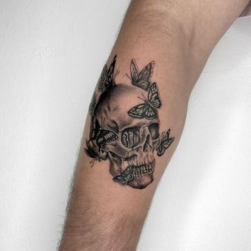 Tattoo Schmetterling mit Totenkopf