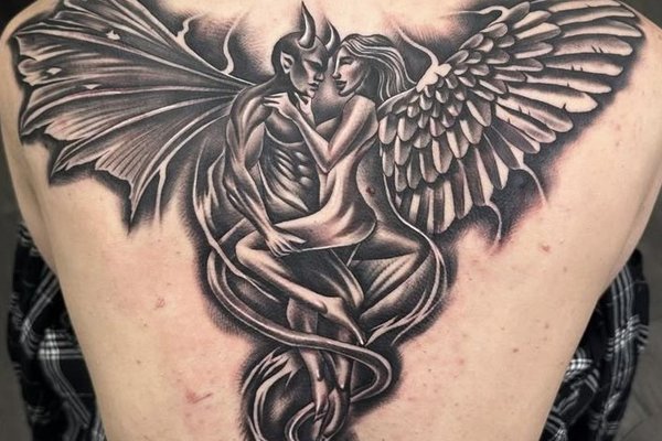 Engel küsst Teufel Tattoo Design