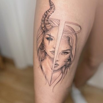 Tattoo mit Engel und Teufel in Cartoon-Stil