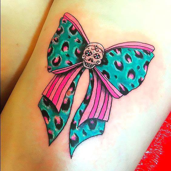27+ Schöne Schleife Tattoos für Männer und Frauen Bedeutung & Vorlagen
