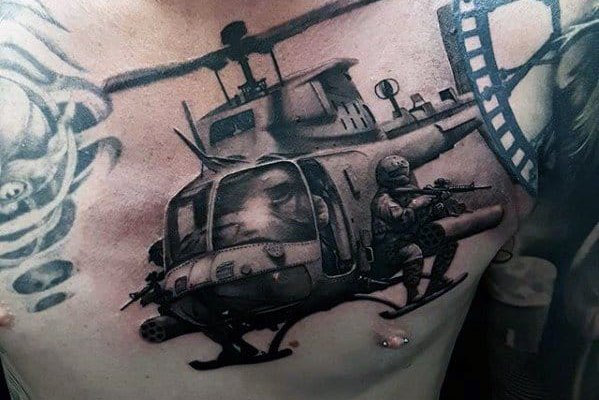 Hubschrauber-Tattoo