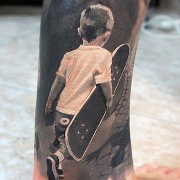 Skater-Tattoo mit Symbol für Freiheit Тат