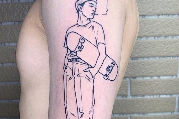 Skater-Tattoo mit Symbol für Freiheit