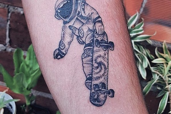 skateboardender Astronaut