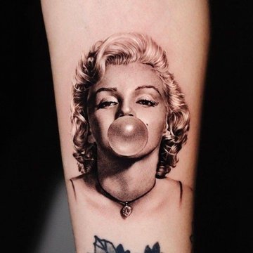 Modernes Tattoo mit Marilyn-Silhouette