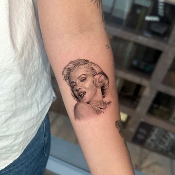 Tattoo mit Monroe als Popkultur-Ikone
