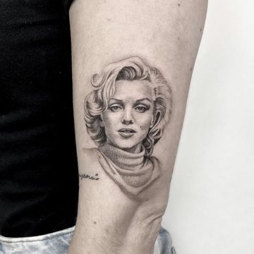 Tattoo mit Marilyn-Monroe-Silhouette