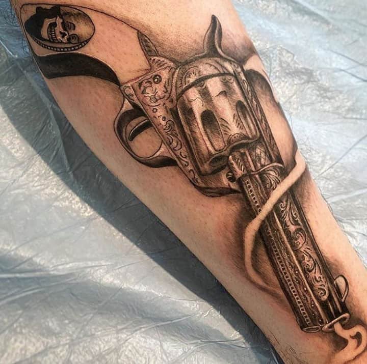 Colt Revolver Tattoo Zeichnung