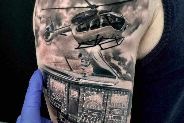 Hubschrauber-Tattoo