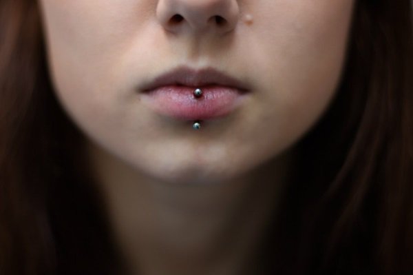 27 Fotos Von Lippen Piercings Namen And Wie Schmerzhaft And Pflege And Arten Von Schmuckstücken 