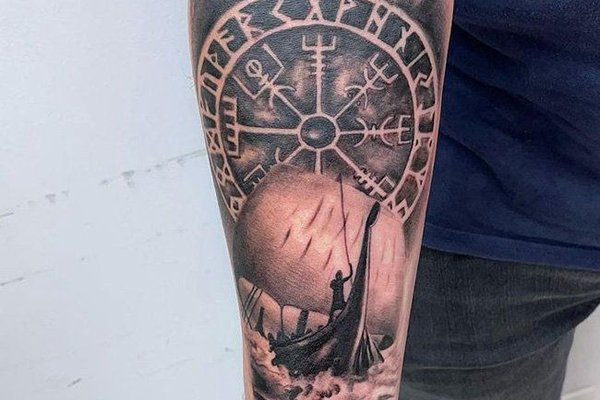 Wikinger-Rune als Tattoo