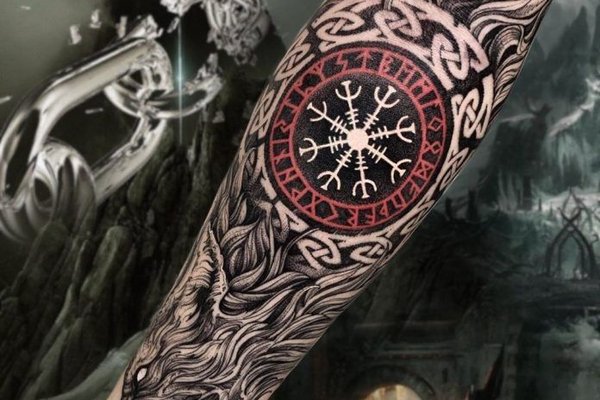 Kombinierte Runen mit Wolfskopf-Tattoo
