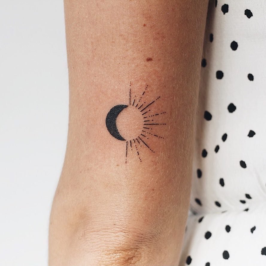 27+ Sonnen TattooIdeen Bedeutung & Für Männer und Frauen & Vorlagen
