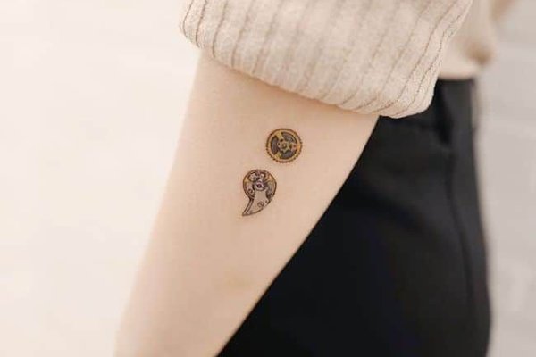 Kreatives Semikolon Tattoo