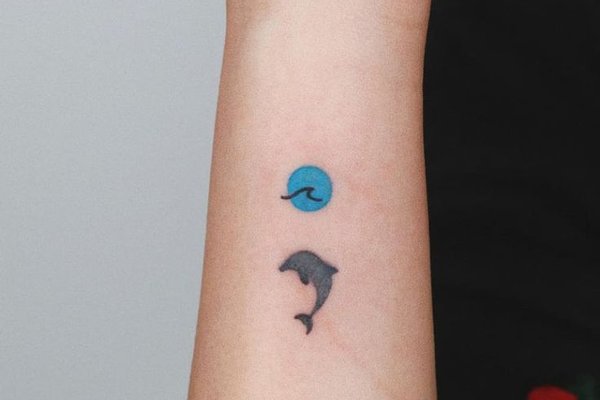 Buntes Semikolon Tattoo