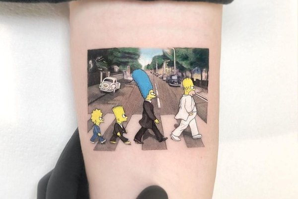 Simpsons Familienporträt als Tattoo