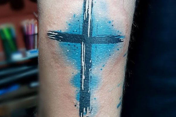 Tattoo Kreuz auf der Hand